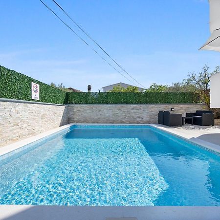 Aquarius Apartments - Beachside With Heated Pool Βόντιτσε Εξωτερικό φωτογραφία