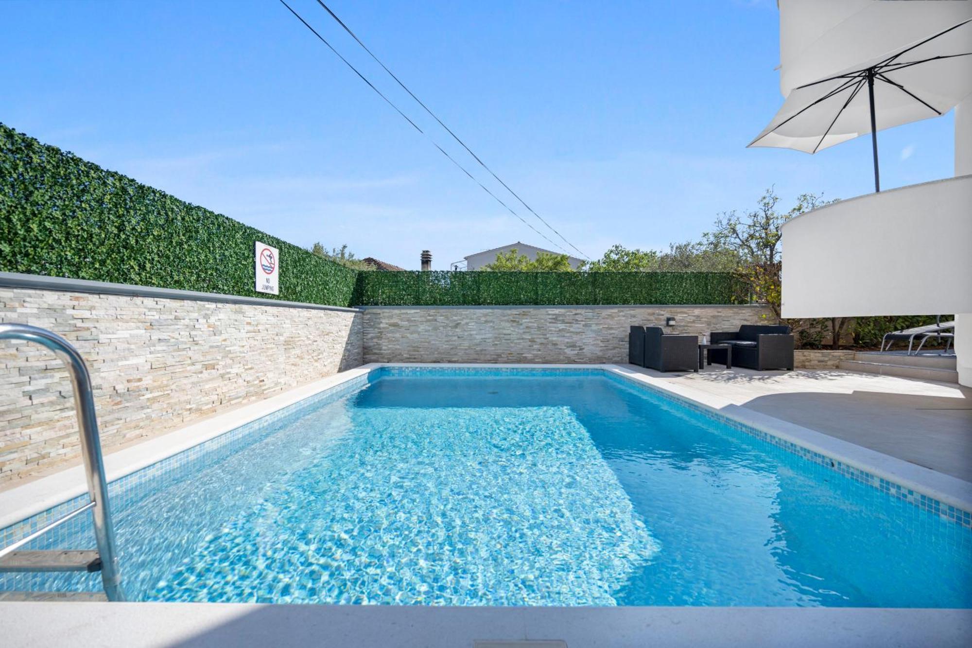 Aquarius Apartments - Beachside With Heated Pool Βόντιτσε Εξωτερικό φωτογραφία
