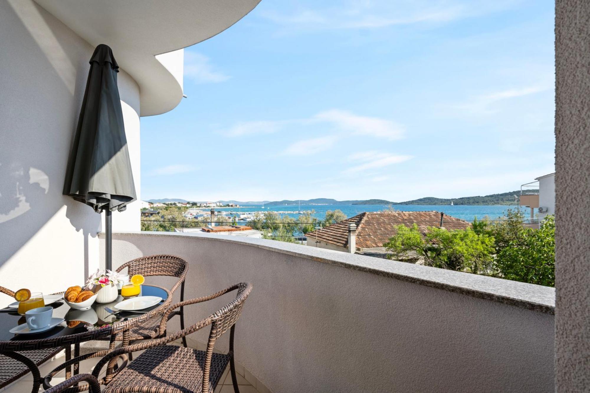 Aquarius Apartments - Beachside With Heated Pool Βόντιτσε Εξωτερικό φωτογραφία