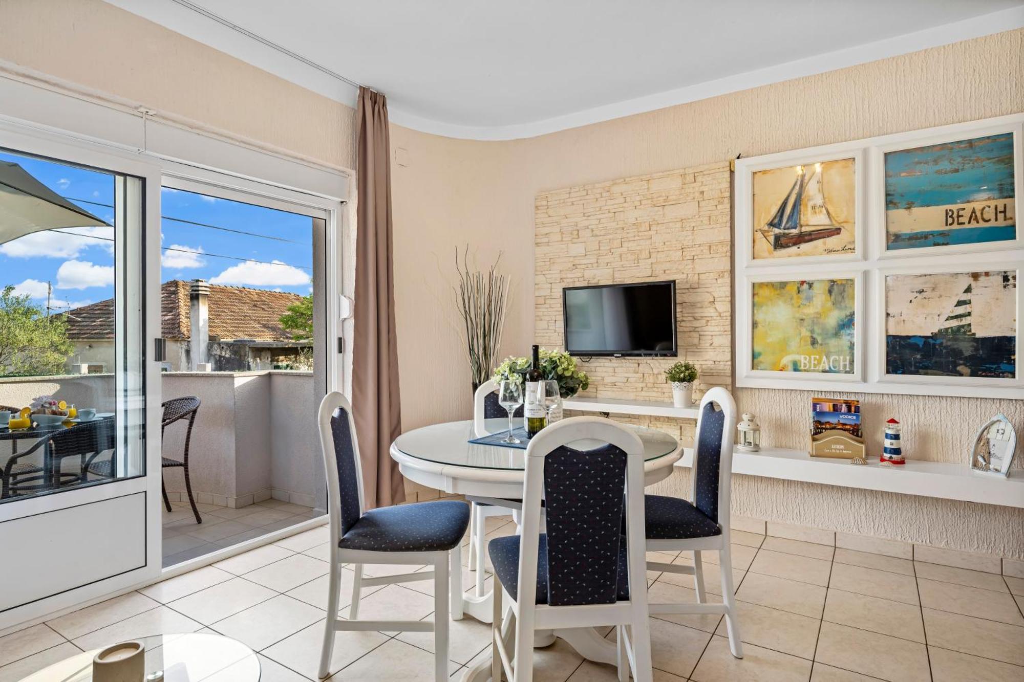 Aquarius Apartments - Beachside With Heated Pool Βόντιτσε Δωμάτιο φωτογραφία