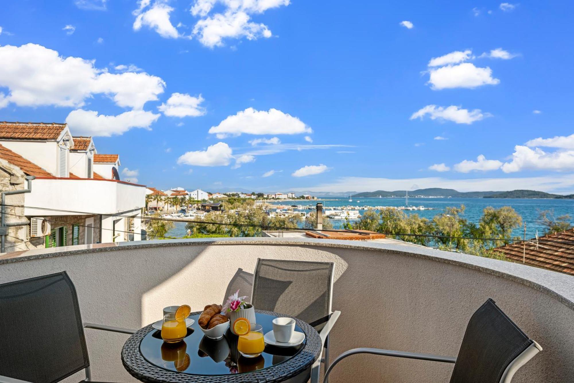 Aquarius Apartments - Beachside With Heated Pool Βόντιτσε Εξωτερικό φωτογραφία