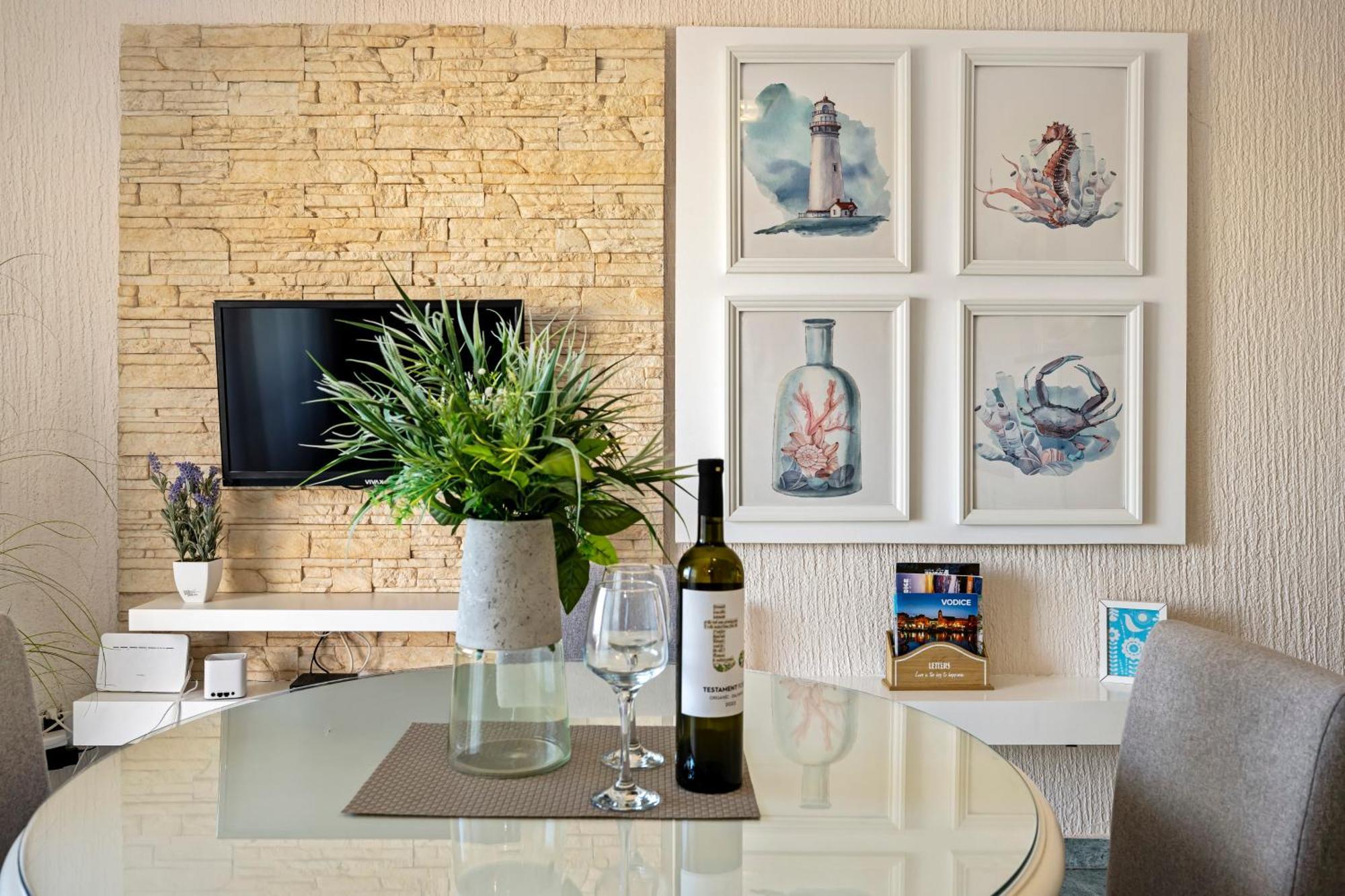 Aquarius Apartments - Beachside With Heated Pool Βόντιτσε Εξωτερικό φωτογραφία