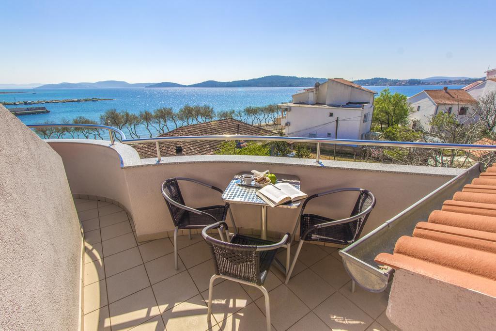 Aquarius Apartments - Beachside With Heated Pool Βόντιτσε Εξωτερικό φωτογραφία