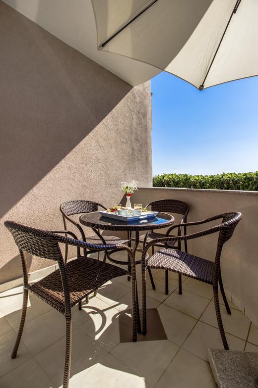 Aquarius Apartments - Beachside With Heated Pool Βόντιτσε Εξωτερικό φωτογραφία