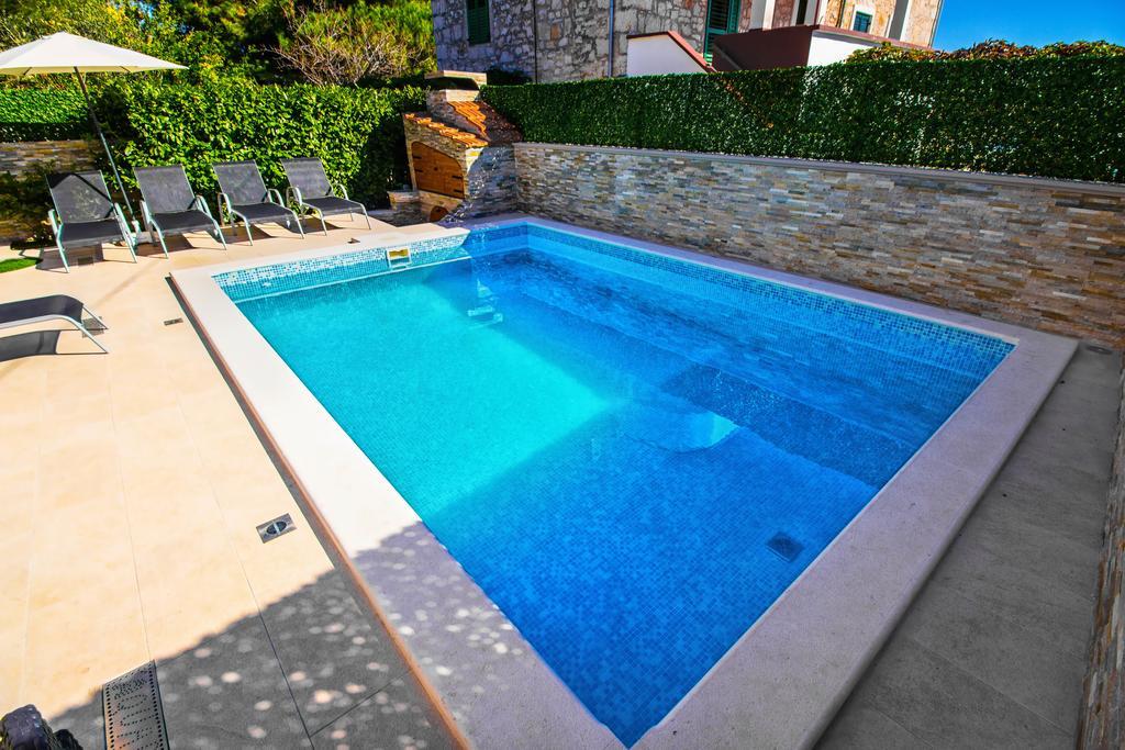 Aquarius Apartments - Beachside With Heated Pool Βόντιτσε Εξωτερικό φωτογραφία