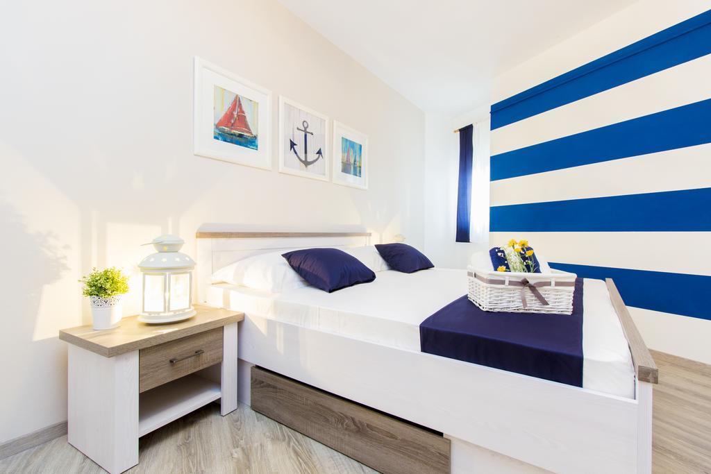 Aquarius Apartments - Beachside With Heated Pool Βόντιτσε Εξωτερικό φωτογραφία